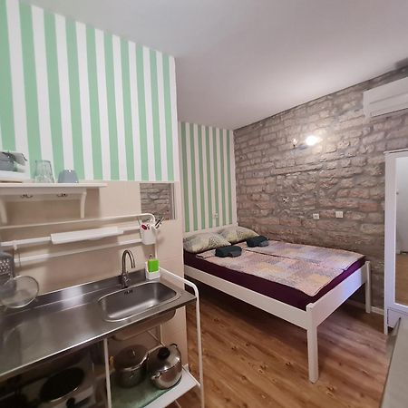Rooms & Studio Apartments Σίμπενικ Δωμάτιο φωτογραφία