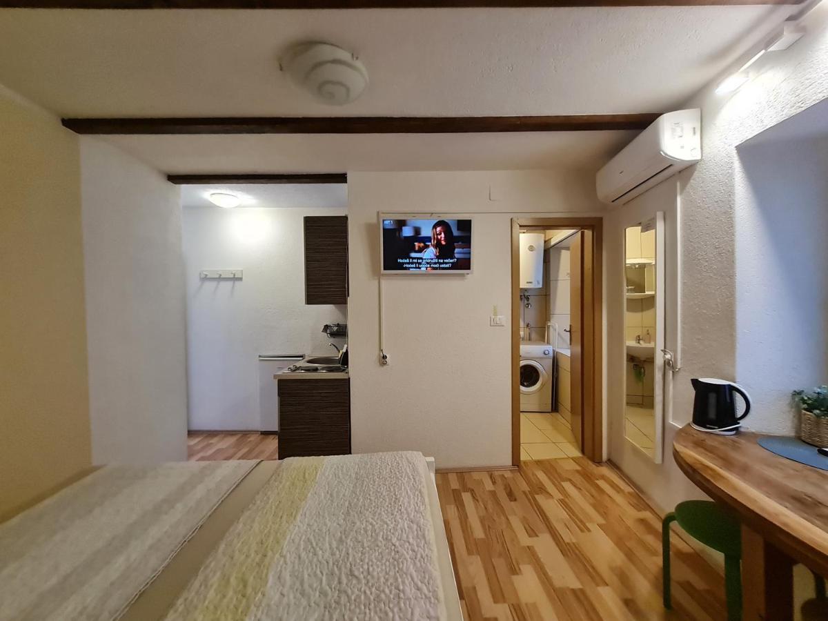 Rooms & Studio Apartments Σίμπενικ Εξωτερικό φωτογραφία
