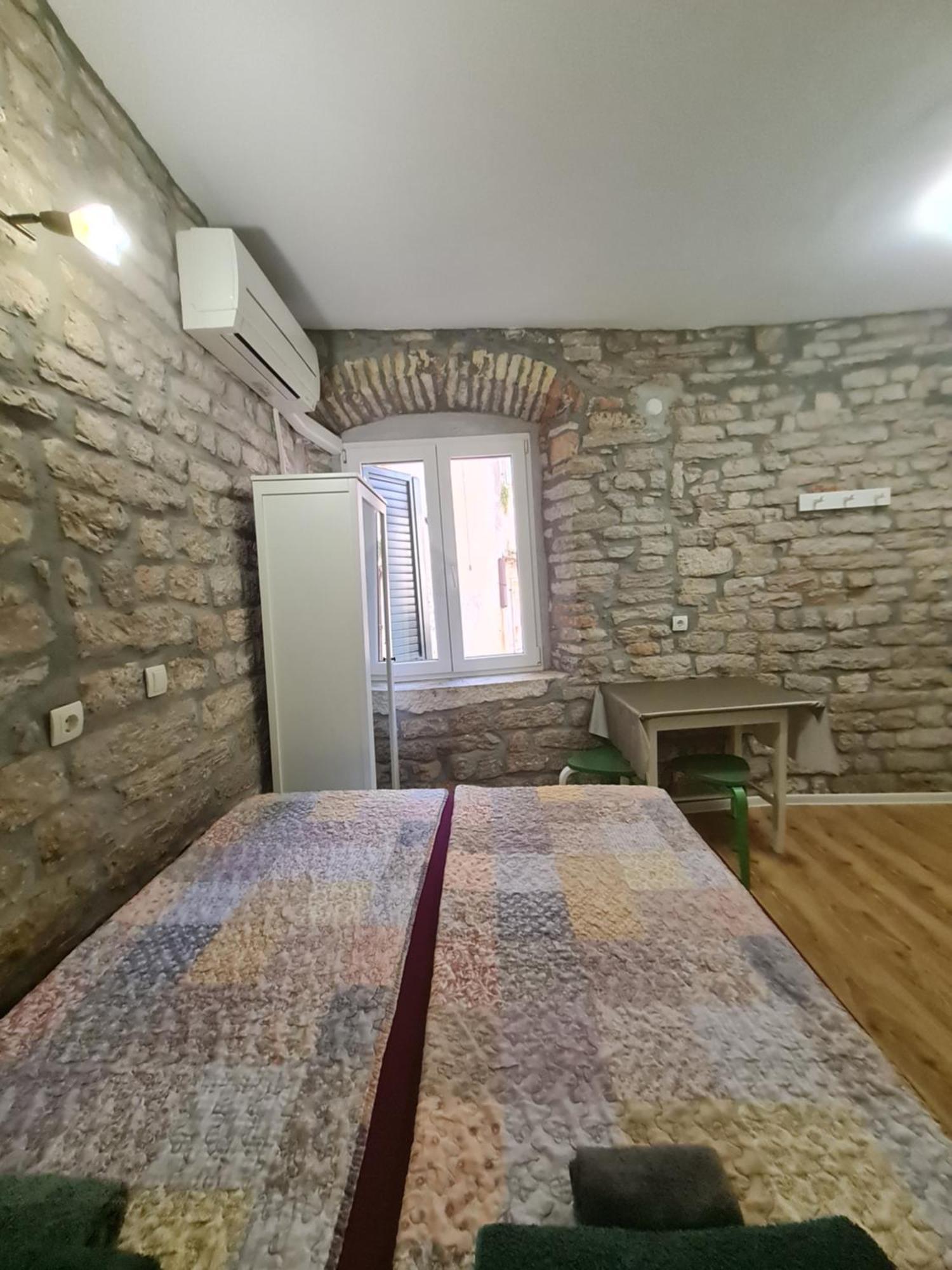 Rooms & Studio Apartments Σίμπενικ Δωμάτιο φωτογραφία