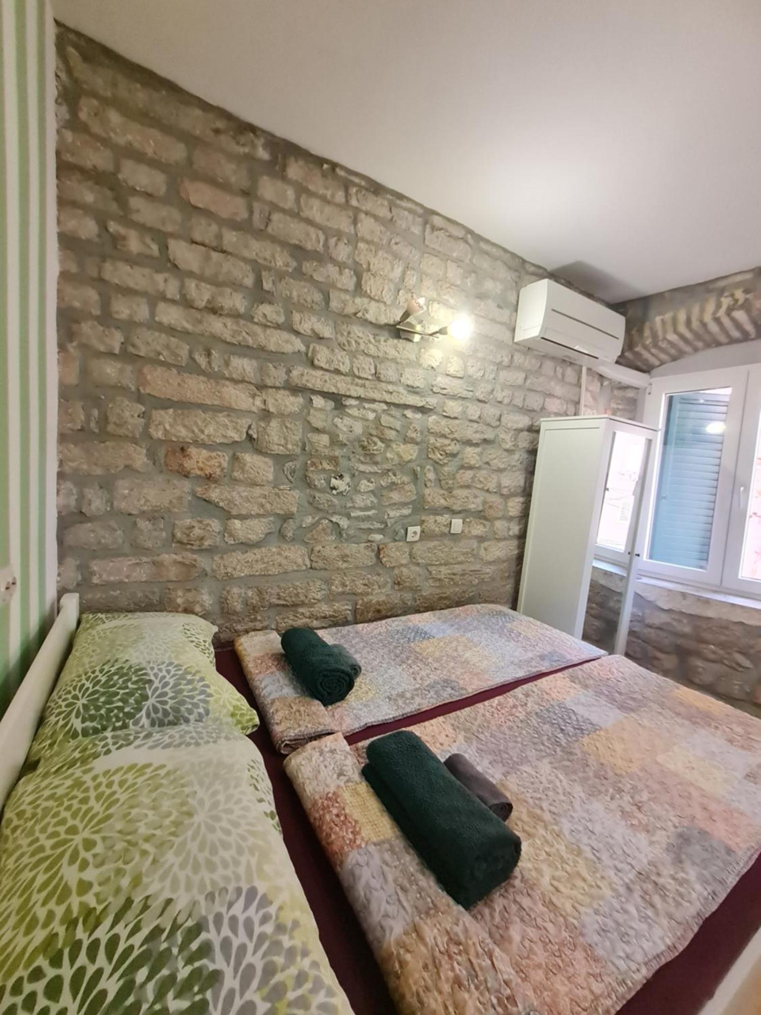 Rooms & Studio Apartments Σίμπενικ Εξωτερικό φωτογραφία